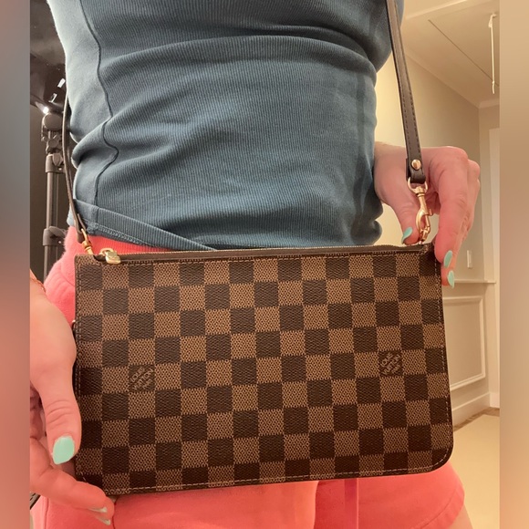 Louis Vuitton Neverfull Pouchette - Picture 1 of 16